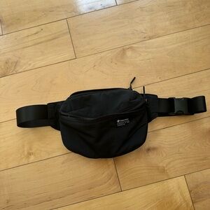 Lululemon Clean Lines Belt Bag